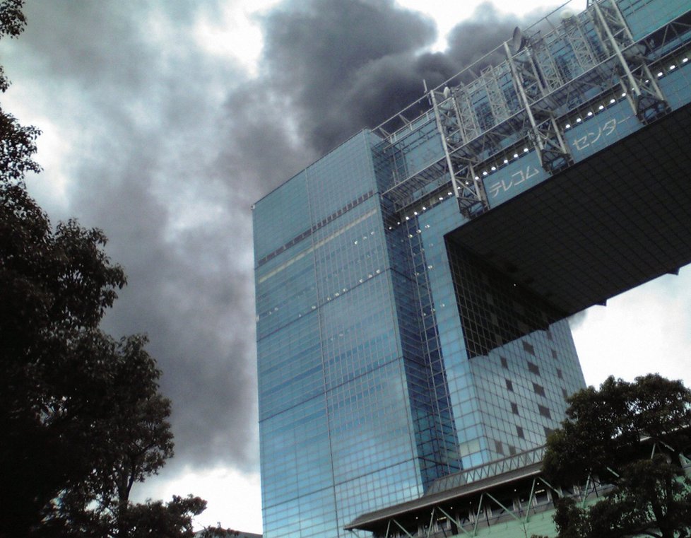 Zemětřesení způsobilo požáry v několik tokijských budovách