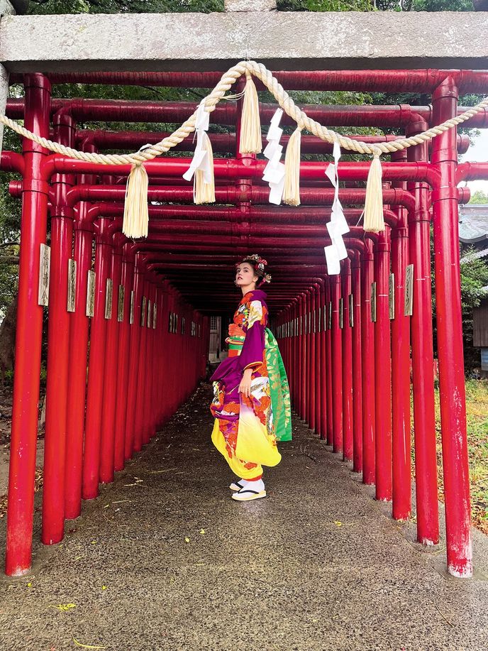 Japonská babička mě oslovila na ulici, oblékla do kimona a na závěr mě vzala do místní svatyně Japonská babička mě oslovila na ulici, oblékla do kimona a na závěr mě vzala do místní svatyně