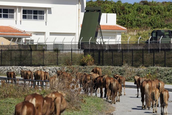 Místní obyvatelé jsou v názoru na militarizaci ostrova rozpolceni. Místní obyvatelé jsou v názoru na militarizaci ostrova rozpolceni.