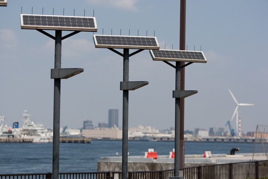 Solární panely pouličních lamp v Jokohamě