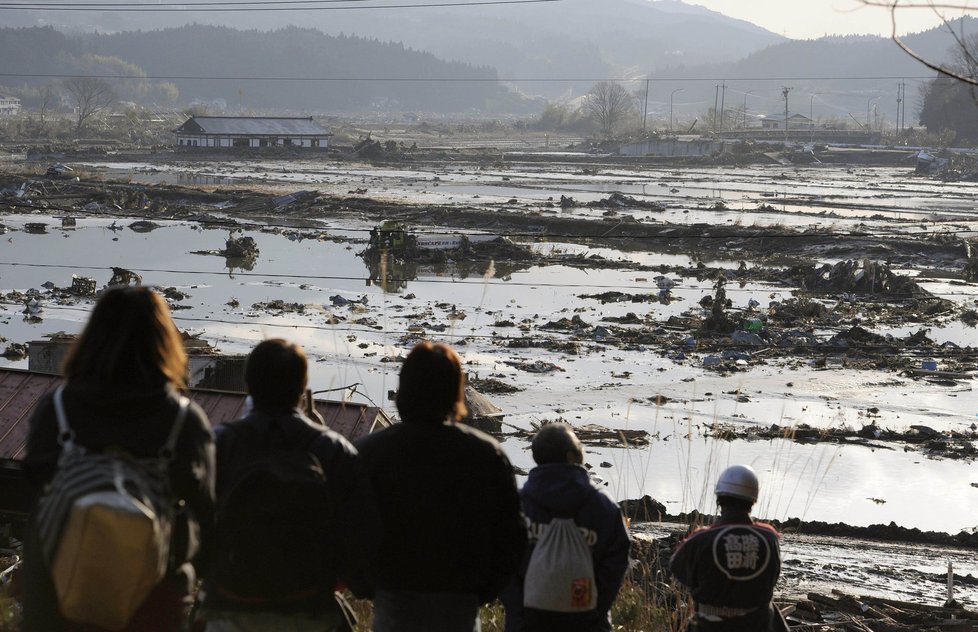 V pobřežním městě Rikuzentakata byly nalezeny čtyři stovky těl. Město bylo vlnou úplně zdevastováno.