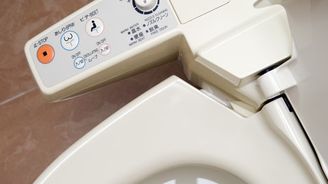 Japonské záchody: Naučte se používat  nejvymakanější toaletu světa, ať se v Tokiu neztrapníte