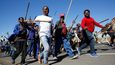 Jižní Afriku zasáhly kvůli odsouzení exprezidenta Zumy nejhorší násilnosti za poslední roky. O život přišlo nejméně 72 lidí.