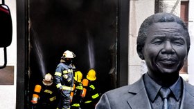 V jihoafrickém Kapském Městě hořela budova parlamentu, plameny zničily zasedací sál. (3. 1. 2022)