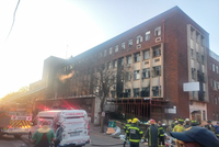 Přes 70 mrtvých po ničivém požáru v Johannesburgu.  Oheň zaskočil obyvatele domu uprostřed noci