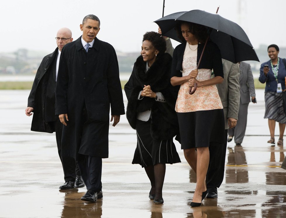 Barack Obama s manželkou Michelle na letišti