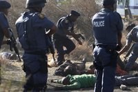 Masakr v JAR: Policie postřílela stávkující z platinových dolů