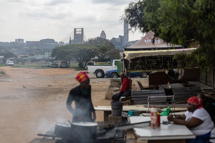 Jižní Afrika se potýká s velkou majetkovou nerovností. Jižní Afrika se potýká s velkou majetkovou nerovností.