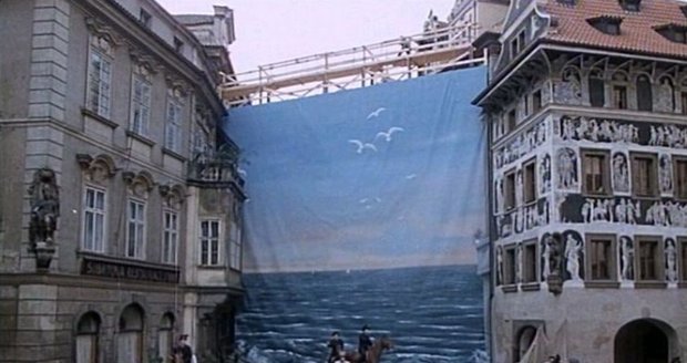 Moře oslňovalo Pražany jen pár minut ve filmu Jára Cimrman spící.