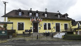 Ačkoli svůj podnik Jaroslav nazval hospůdkou, zvenku i uvnitř spíš připomíná útulný rodinný restaurant.