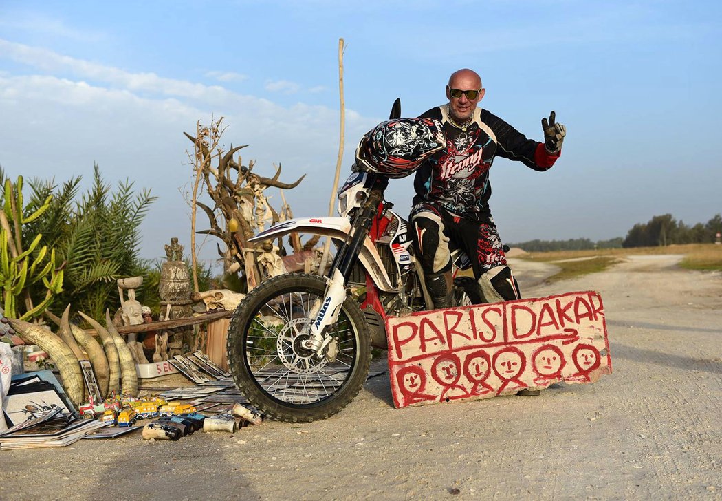 Na trasu slavné rallye z Paříže do Dakaru se cestovatel vydal tolikrát, že už jezdí po paměti
