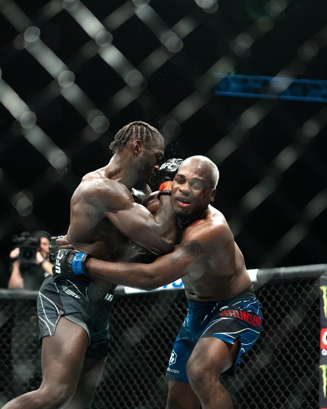 Jared Cannonier  vs. Derek Brunson na UFC 271