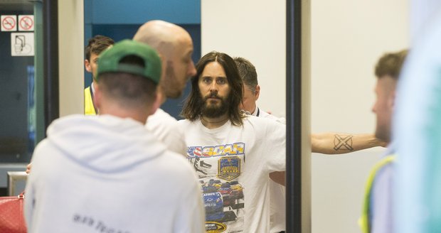 Jared Leto opouští Prahu.