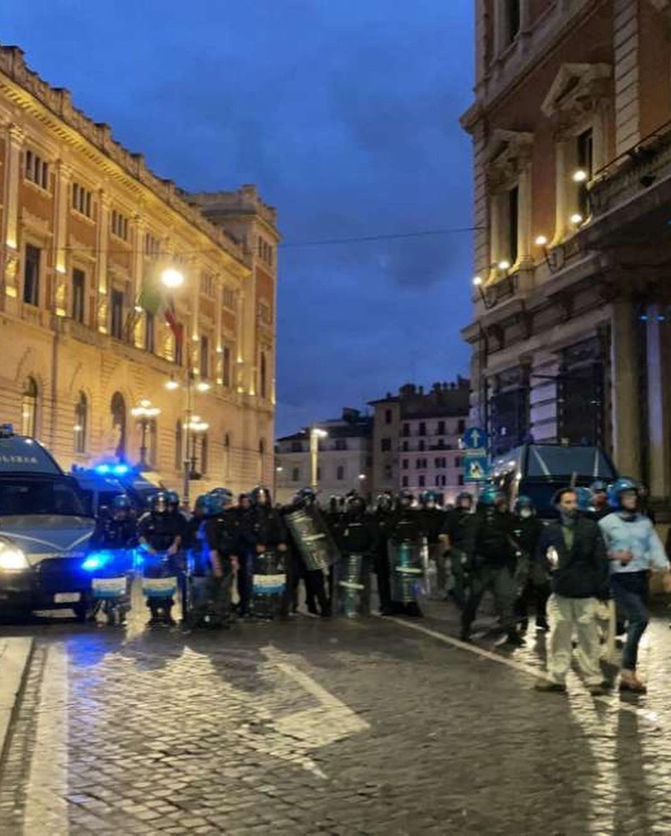 Jared Leto sdílel fotky z protestu.