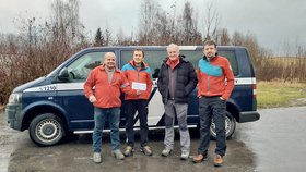 Jeseničtí záchranáři předali dar otci zraněného Jarka