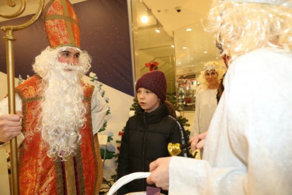 Daniela Androsenko (10) zazpívala písničku Skákal pes přes oves.