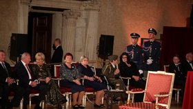 Jarmila Halbrštatová (ve vojenské uniformě) během předávání státních vyznamenání 28. 10. 2019 na Pražském hradě