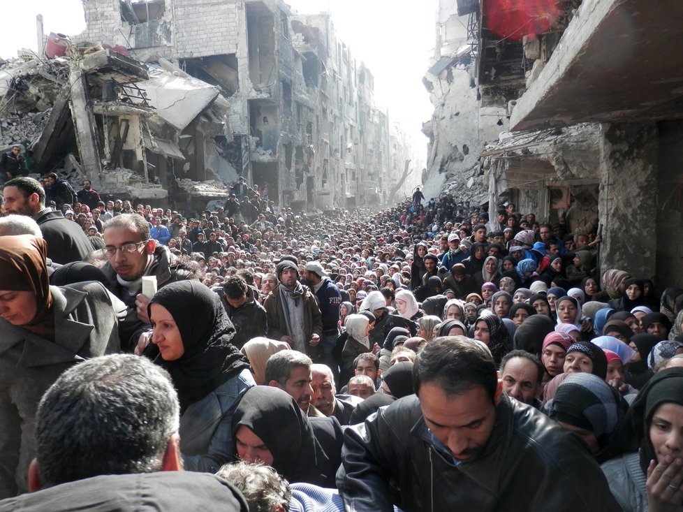 V syrském Jarmúku se tísní 18 tisíc lidí.