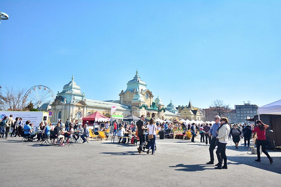 Jarní trhy na Výstavišti přilákaly stovky Pražanů - na sazeničky, dílničky pro děti a řemeslné dílny