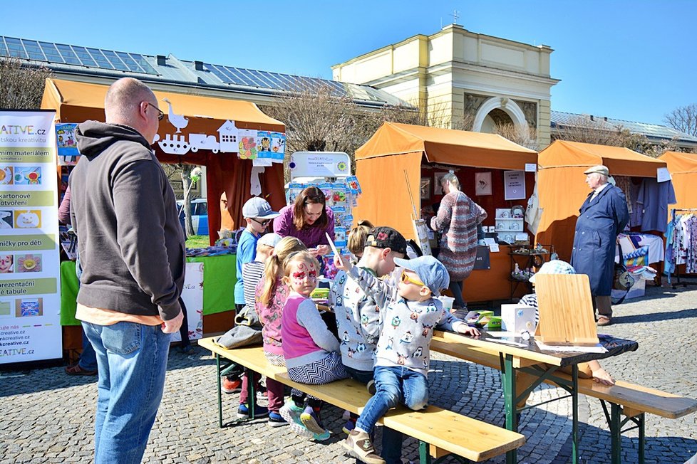 Jarní trhy na Výstavišti přilákaly stovky Pražanů - na sazeničky, dílničky pro děti a řemeslné dílny