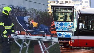 Nehoda dvou autobusů na pražském Chodově si vyžádala 18 zraněných