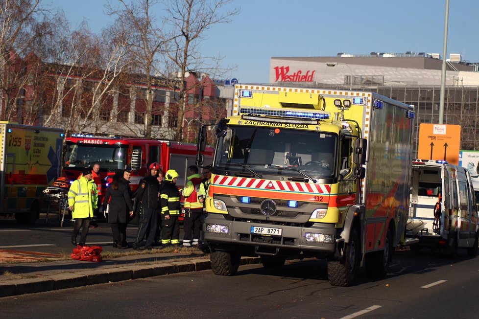 V Jarníkově ulici na Chodově se 4. prosince 2019 srazily dva autobusy.
