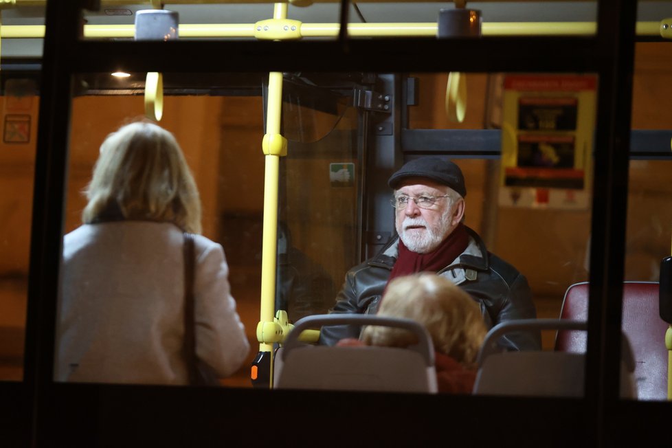 Oslava 75. narozenin Jaromíra Hanzlíka: Cesta oslavence domů