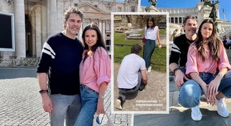 Fanoušci v šoku: Jágr poklekl před Dominikou! Fanoušci v šoku: Jágr poklekl před Dominikou!