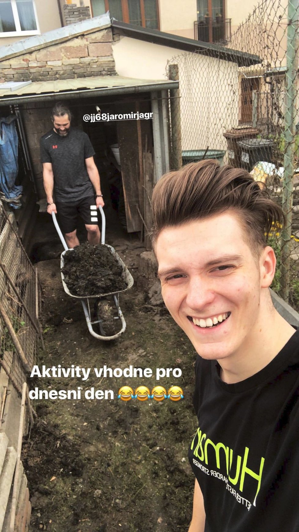 Jaromír Jágr kydal hnůj