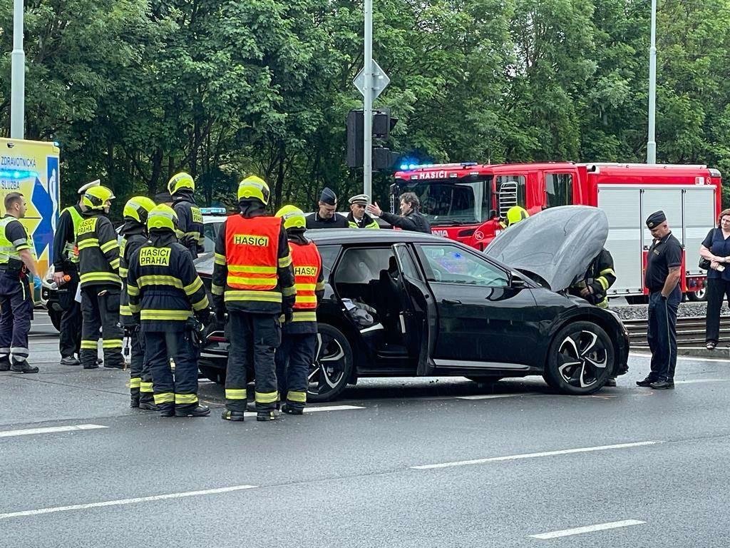 Jaromír Jágr měl u pražské nemocnice Motol autonehodu.