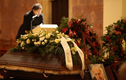 Jaromír Jágr promluvil na pohřbu svého táty