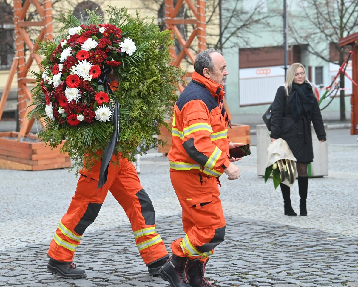 Pohřeb otce Jaromíra Jágra