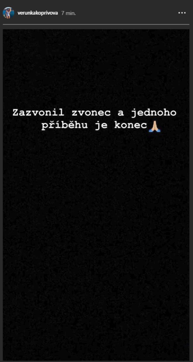 Veronika zničehonic na instagram napsala vzkaz: „Zazvonil zvonec a jednoho příběhu je konec.“ To vše bílým textem na smutečně černém podkladu s ikonkou sepjatých rukou. Jako by tím říkala: „Díky bohu, že už je to za mnou...“ Pokud to skutečně mělo znamenat konec jejího příběhu s Jardou, moc dlouho to blondýnce nevydrželo. Během následujících týdnů se totiž spolu několikrát ukázali na veřejnosti.