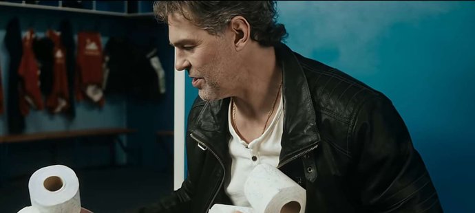 Naznačuje reklama na toaletní papír, kam směřuje jeho kariéra?