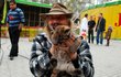 Principál Jaromír Joo s »koťátkem« pumy americké Kiarou.