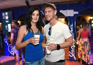 Jaromír Nosek s přítelkyní Zuzanou na Becher party v Karlových Varech