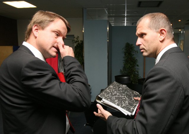 Jaromír Soukup s Martinem Bursíkem v zákulisí Otázek Václava Moravce 16. září 2007