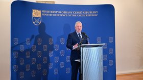 Ministr obrany Jaromír Zůna (za SPD) na tiskovce (19.12.2025)