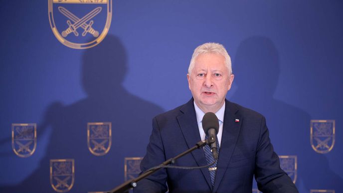 Ministr Jaromír Zůna (za SPD) na tiskovce ministerstva obrany (19.12.2025) Ministr Jaromír Zůna (za SPD) na tiskovce ministerstva obrany (19.12.2025)
