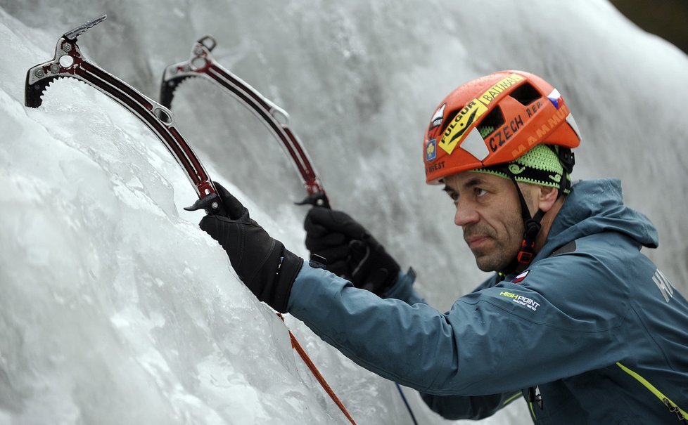Radek Jaroš překonal poslední osmitisícovku a získal tak titul &#34;Koruna Himaláje&#34; za zdolání všech 14 nejvyšších hor světa.
