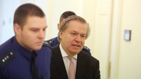 Jaroslav Barták, zvaný doktor Čuně, je až po krk v dluzích.
