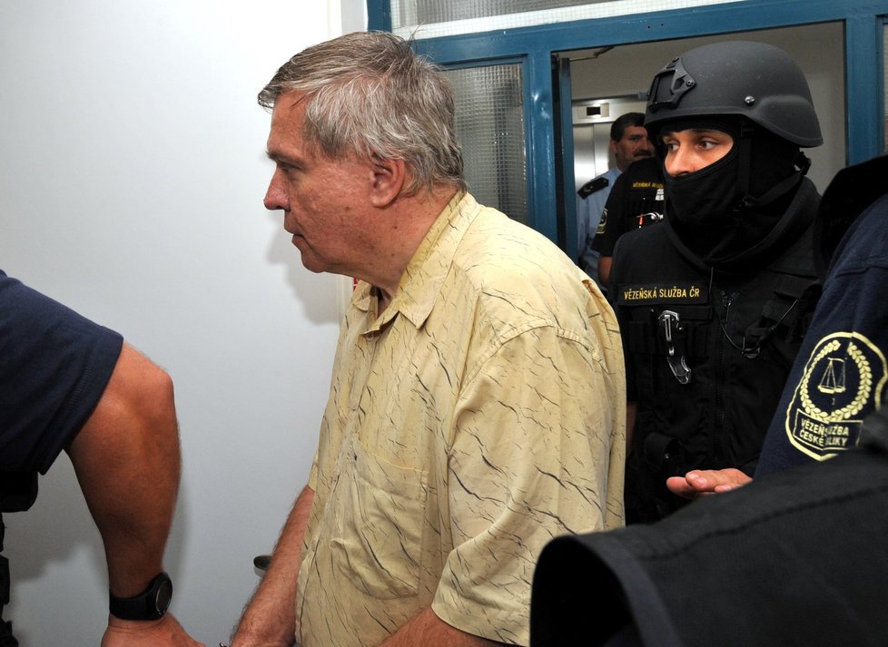 Barták se dovolal proti souhrnnému trestu 14 let vězení za sexuální násilí na asistentkách.