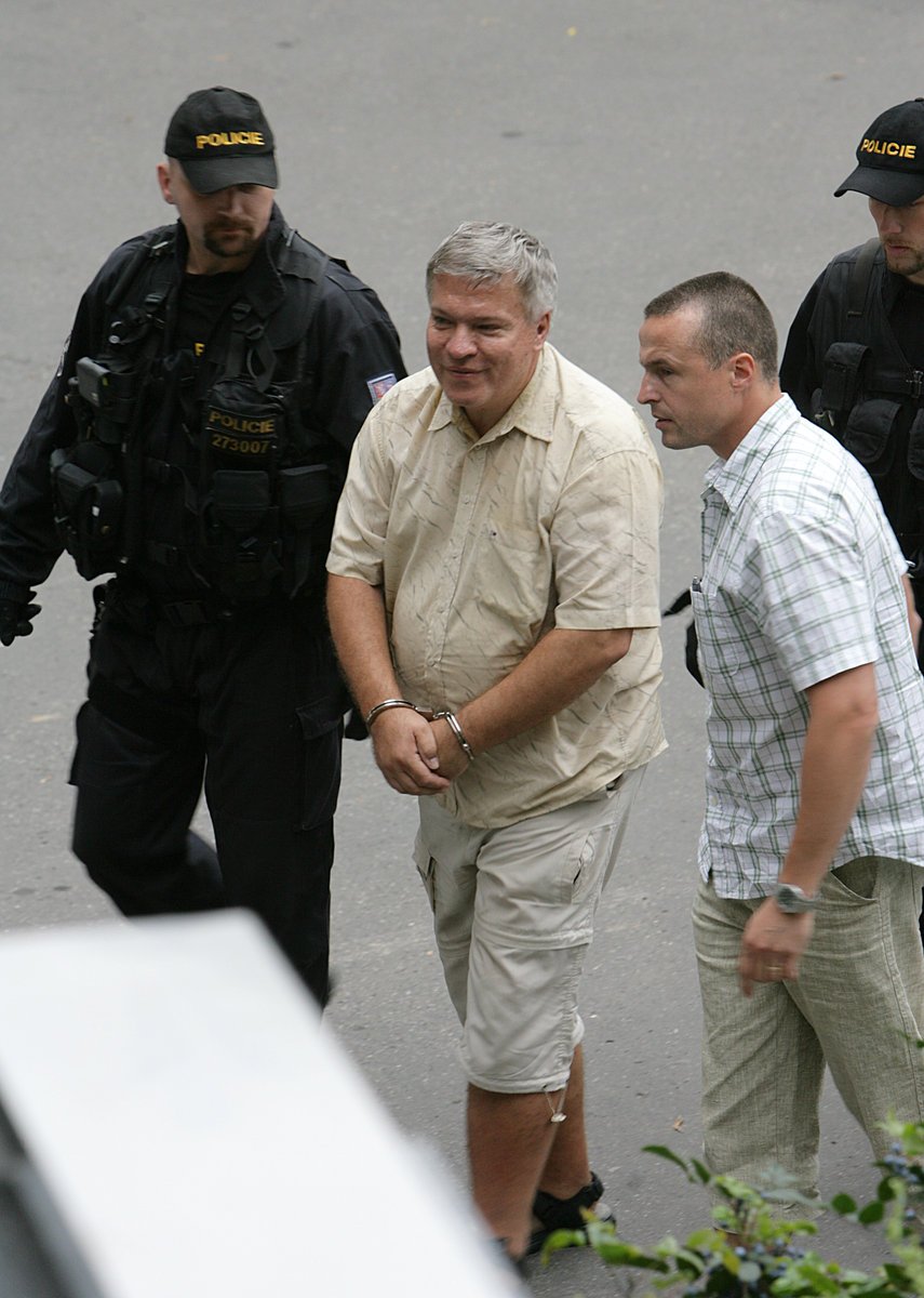 Bartáka policie zatkla na konci srpna při návratu z dovolené.