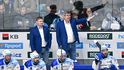 Zleva asistent trenéra Jaroslav Barvíř a trenér Kamil Pokorný z Komety