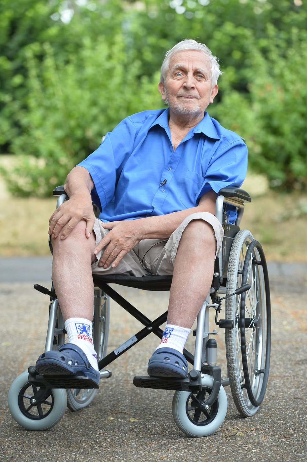 V doově důchodců se pohybuje jen na invalidním vozíčku.