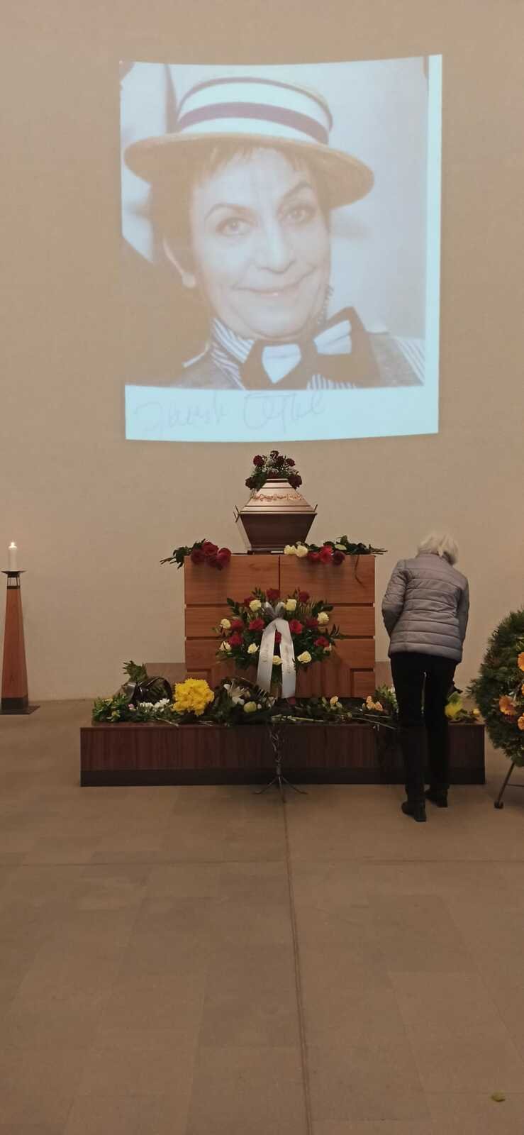 Pohřeb oblíbeného mima Jaroslava Čejky.