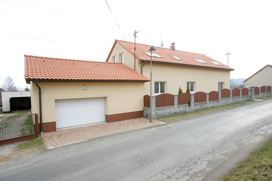 Dva domky v Újezdu u Hořovic.