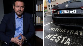 THE BEA5T: Proč si „espézetkový“ primátor Děčína pořídil luxusní auto a vládne s kontroverzním exprimátorem