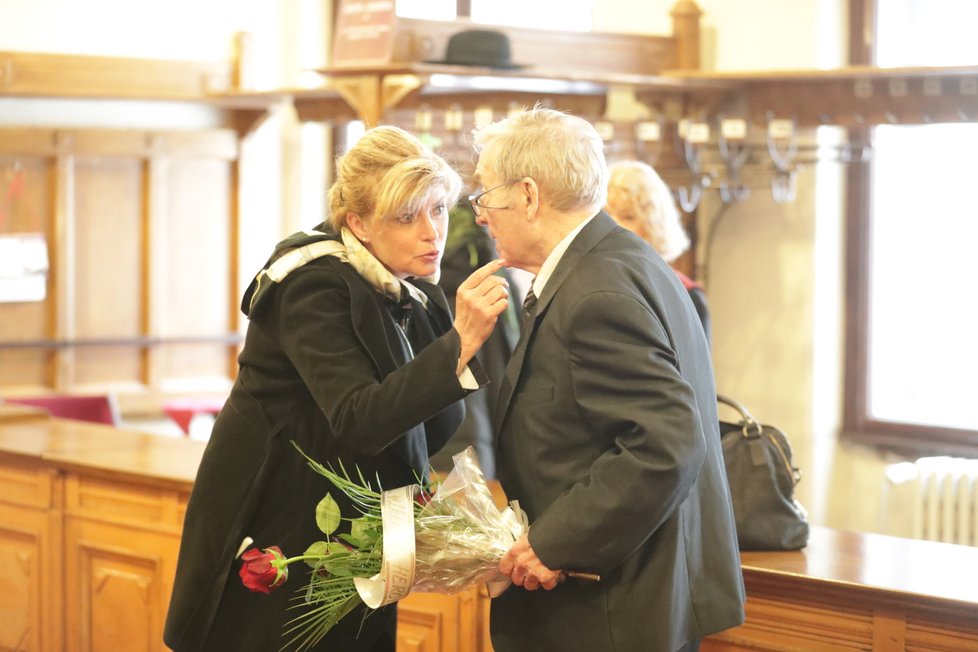 Rudolf Jelínek na posledním rozloučení s Jaroslavem Kepkou