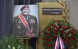 Při včerejším posledním rozloučení ve strašnickém krematoriu se generálporučíkovi ve výslužbě Jaroslavu Klemešovi (†95) dostalo všech vojenských poct.